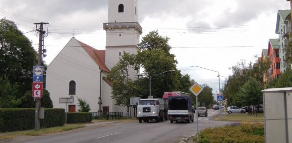 Medzi pozitíva mesta patrí najmä nízka nezamestnanosť a vyššia priemerná mzda.