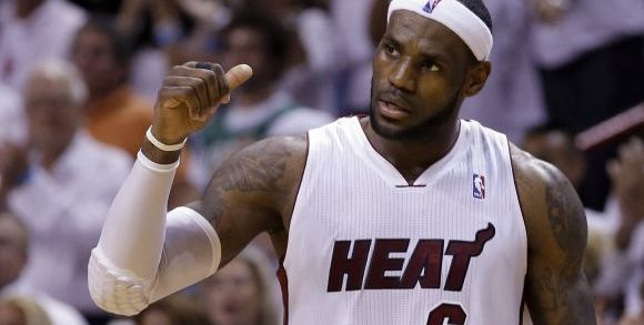 LeBron James patrí medzi najlepších hráčov histórie. (zdroj: TASR)
