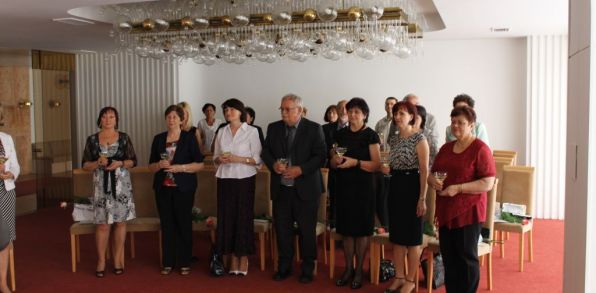 Primátor odovzdal zamestnancom odchádzajúcim do dôchodku ďakovné listy a riaditeľom vymenúvacie dekréty.