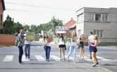 Dobrovoľníci rozdávali v uliciach mesta objatia zadarmo. Foto: Nina Pacherová