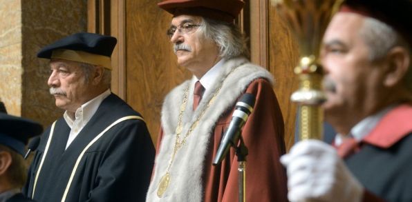 Rektor Univerzity Komenského  Karol Mičieta - v strede (Zdroj: TASR).