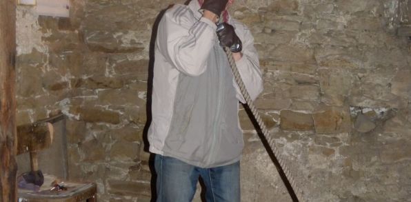 Cyril Vavro pri zvone.