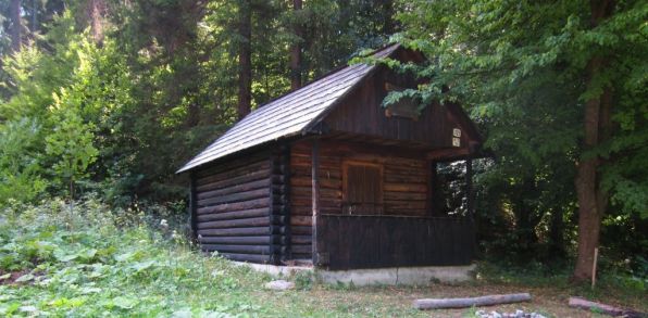 V poľovníckej chatke, ktorá sa nachádza v Žarnovickej doline sa prvý a posledný krát zišla kompletná Slovenská národná rada.