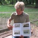 Pavol Pečadný vydal knihu Zlaté Moravce na starých pohľadniciach, ktorá podáva ucelený pohľad o vývoji mesta. Foto: Anna Mondočková