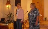 Na fotke zľava: Dana Nociarová (matka), Margita Sedliaková (starostka obce Boľkovce).