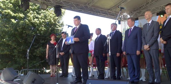 Publikáciu najprv predstavil primátor Ján Ragan a neskôr odovzdal slovo zástupcovi duchovenstva.