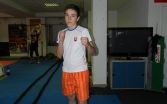 Mladý kickboxer.