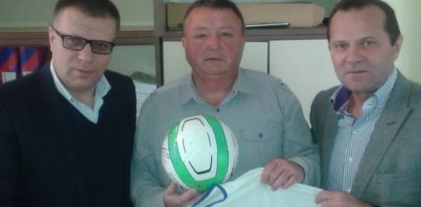 Ján Kováčik (prezident SFZ), František Nagy a Ladislav Gádoši (vpravo) predseda ZsFZ
