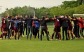 Postupová radosť priamo na ihrisku v Šamoríne. Foto: Barbora Dedičová