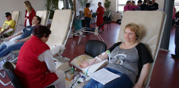 Darovaním necelého pol litra krvi môžete niekomu zachrániť život. 