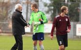 Július Kriváň sa snaží byť družstvu nablízku. Foto: zpfutbal.sk (Iveta Kardhordová )